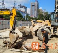 插入日本女人逼逼高温下的坚守｜道路建设者用汗水铺就畅通路